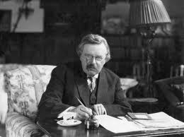 Chesterton escribiendo