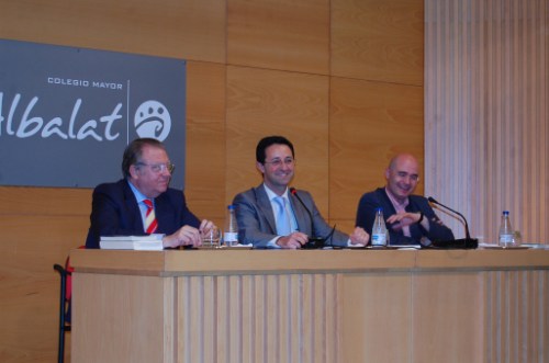 Jaime Siles, Tomás Baviera y José Manuel Mora en el acto de presentación de ' Pensar con Chesterton'